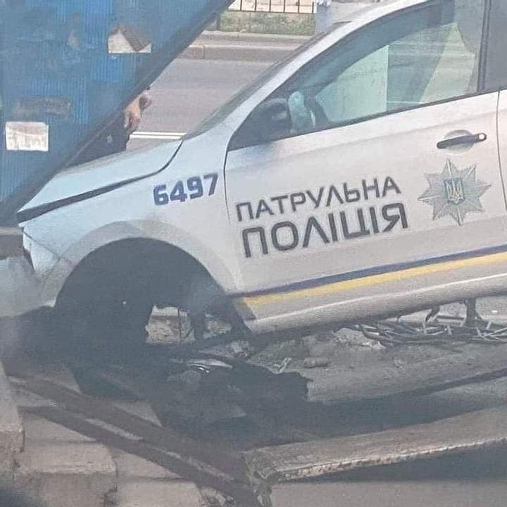 Водитель на служебном авто